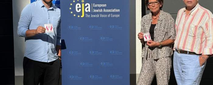 Jannis Hahn (li.) und Heike Ahrens-Dietz, stellv. Vorsitzende Pro Polizei, mit Lawrence De Donges, Deutschland-Botschafter der European Jewish Association (EJA)