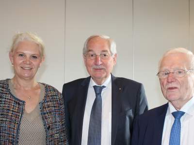 von links: Saskia Ludwig MdL, die die Verantwortung für die neuen Bundesländer hat, Hans-Jürgen Irmer und Friedhelm Ost.